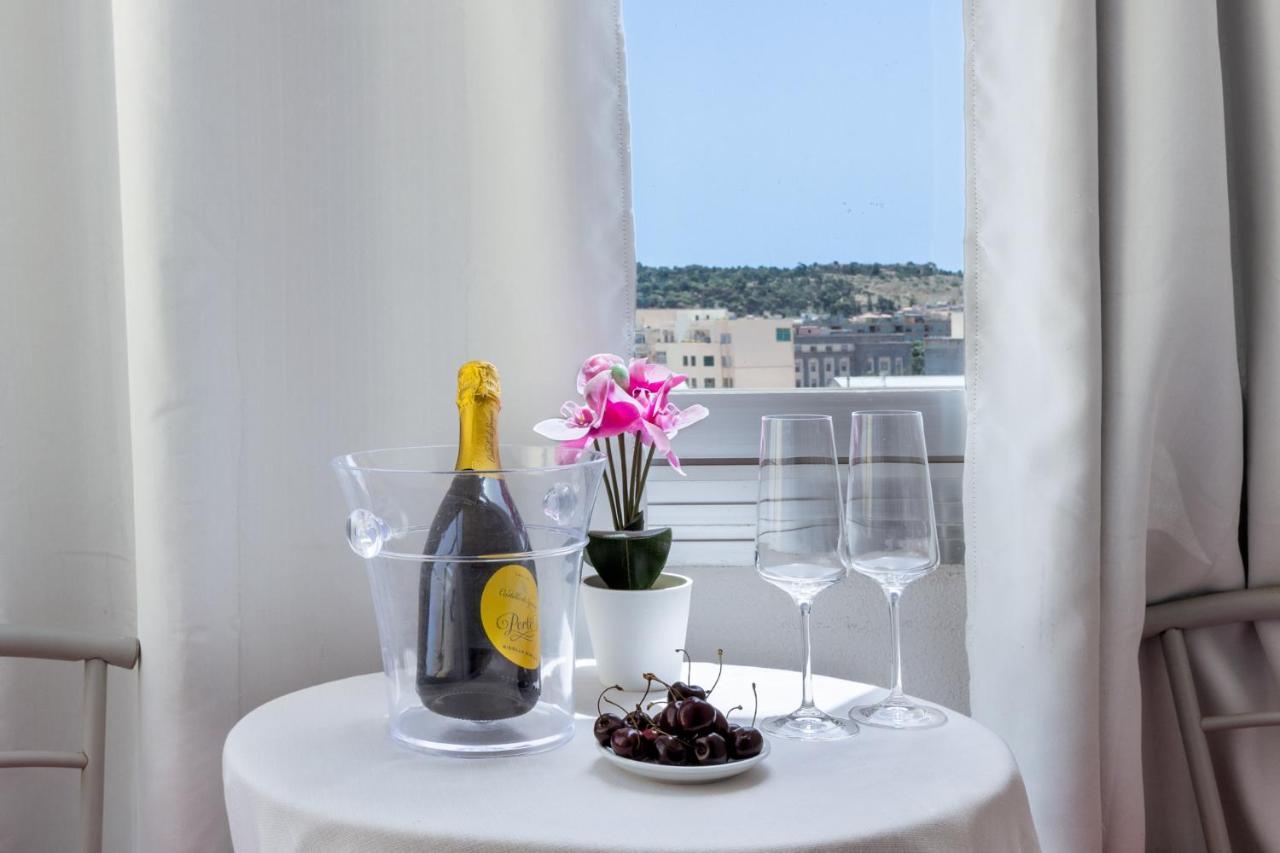 Bed And Breakfast Del Fiore กาญารี ภายนอก รูปภาพ